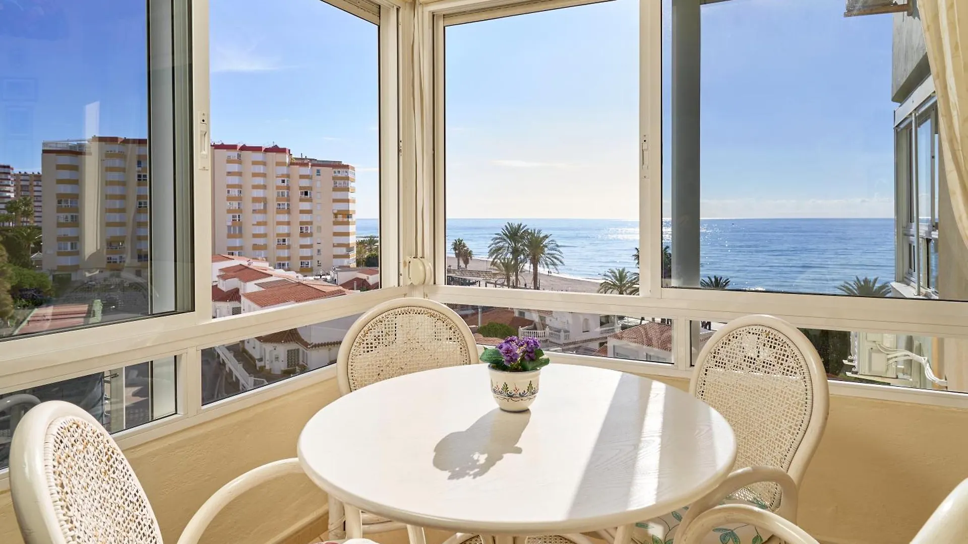 Sea Views Centro Internacional A99 contacts